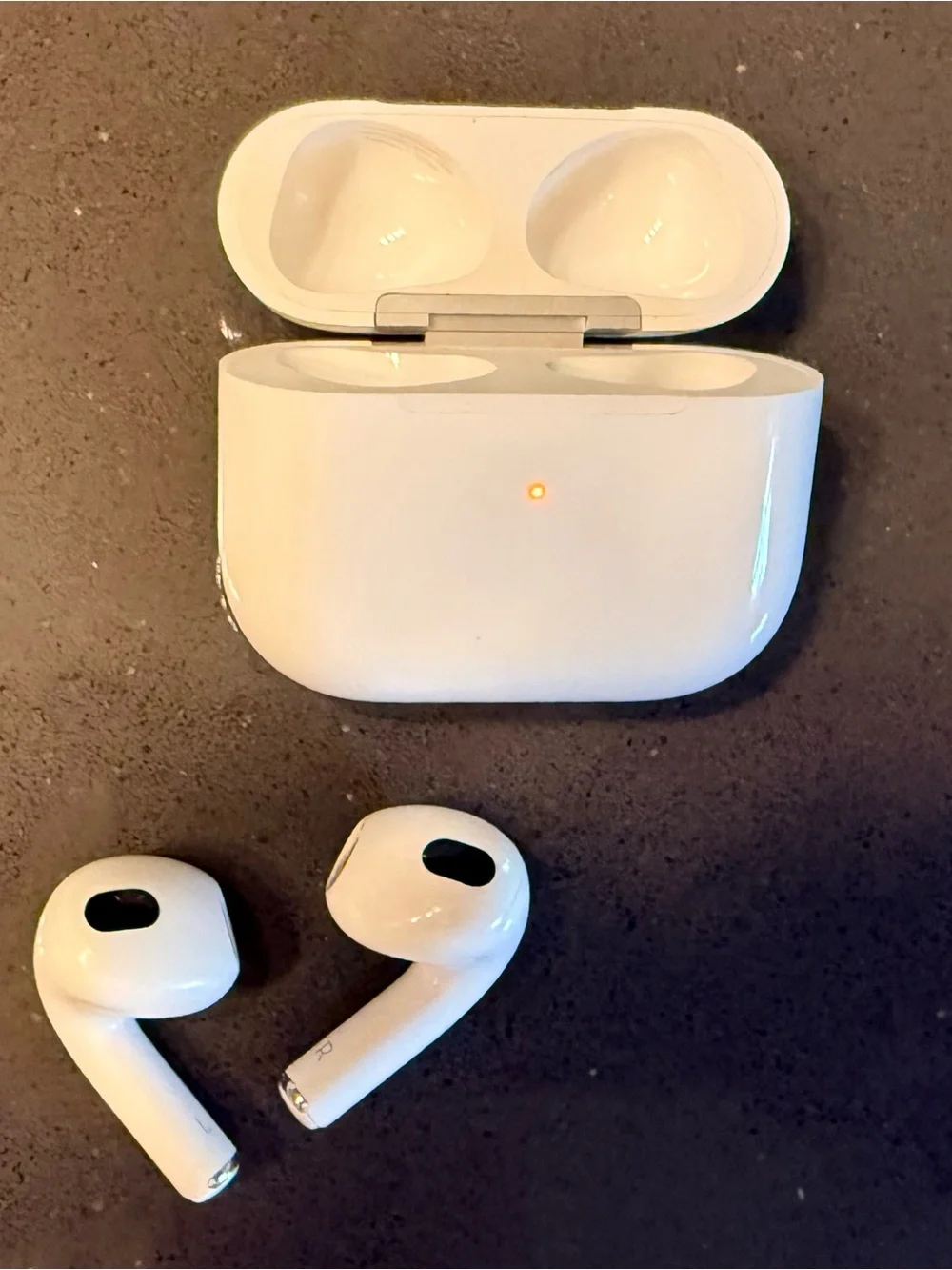 Apple Air Pod 3 Wireless Bluetooth Earbuds with Charging Case - White - Picture 1 of 6